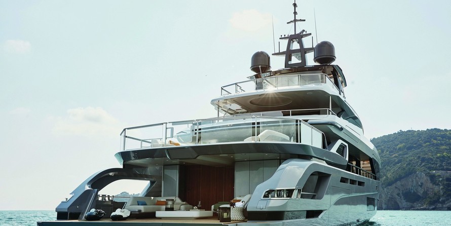 AZIMUT GRANDE 38 METRI TRI-DECK