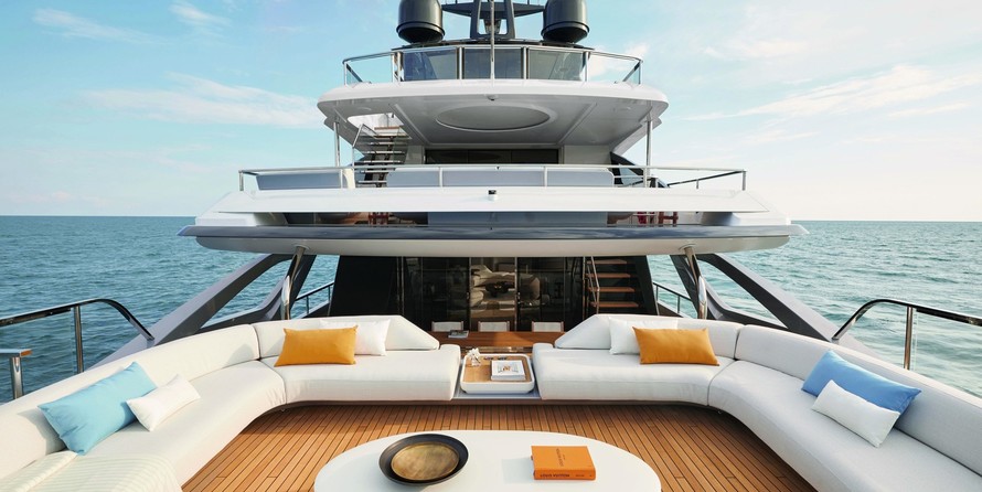 AZIMUT GRANDE 38 METRI TRI-DECK
