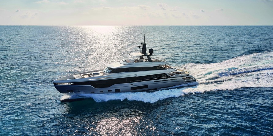 AZIMUT GRANDE 38 METRI TRI-DECK