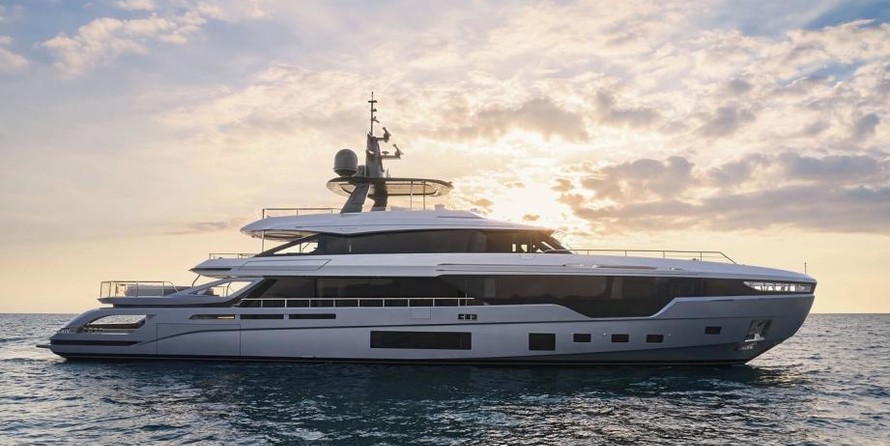 AZIMUT GRANDE 38 METRI TRI-DECK