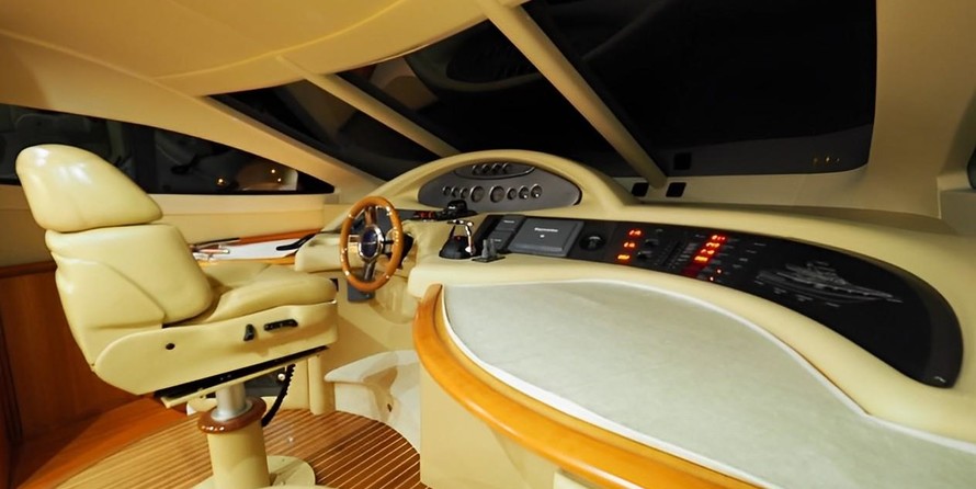 Azimut 62E