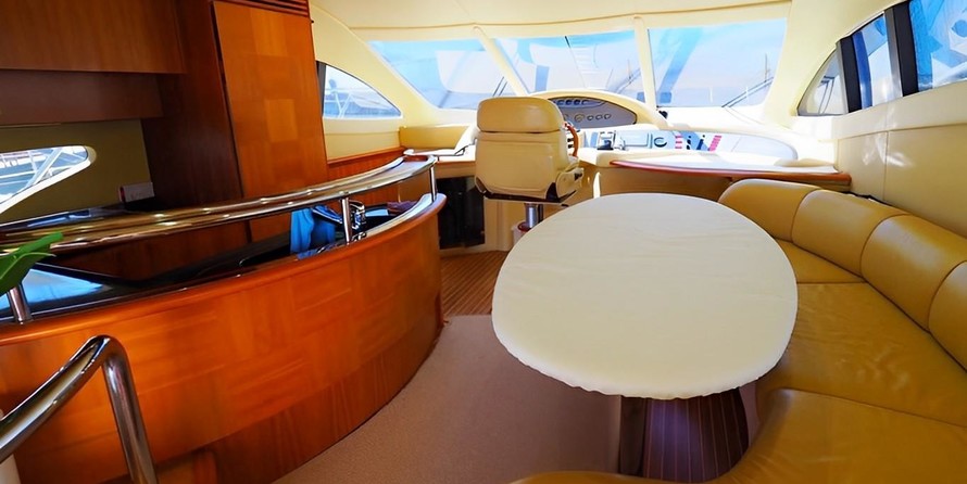 Azimut 62E