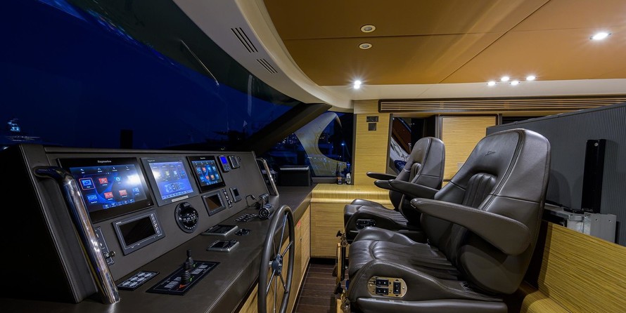Azimut Magellano 76