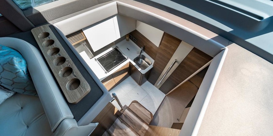 Azimut 50 Fly Galley Up