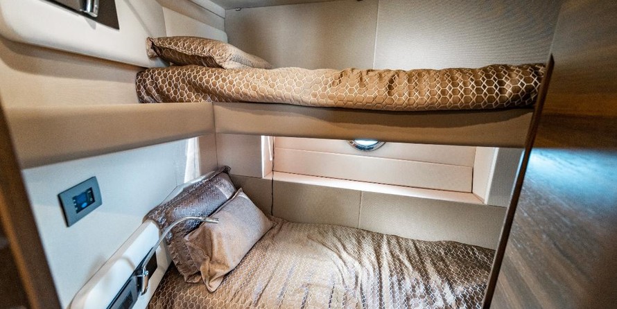 Azimut 50 Fly Galley Up