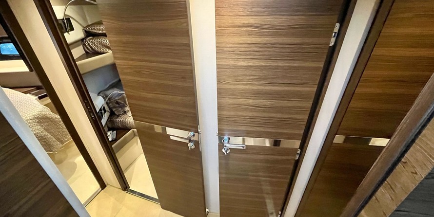 Azimut 50 Fly Galley Up