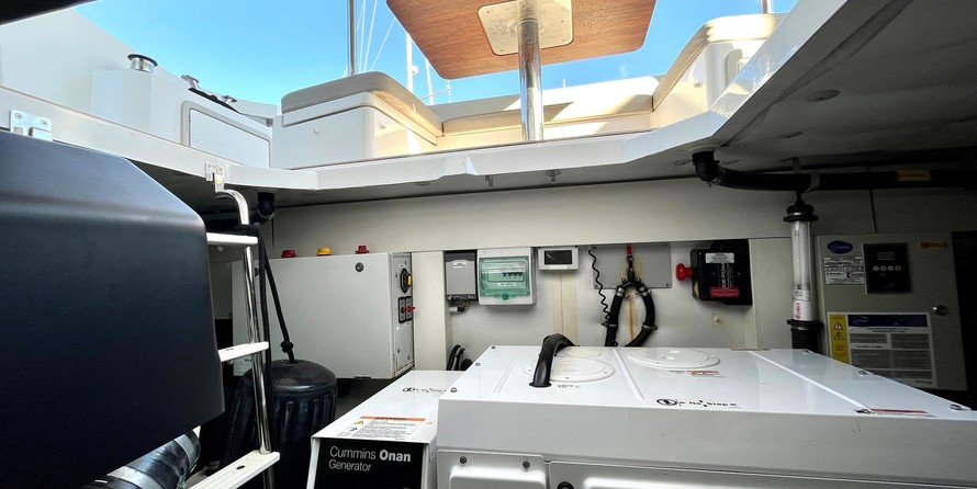 Azimut 50 Fly Galley Up