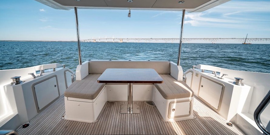 Azimut 50 Fly Galley Up