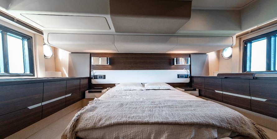 Azimut 50 Fly Galley Up